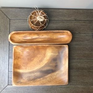 5 pieces of Beekman Home acacia wooden serveware